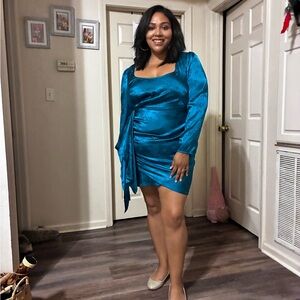 Elegant Teal Long-Sleeve Dress